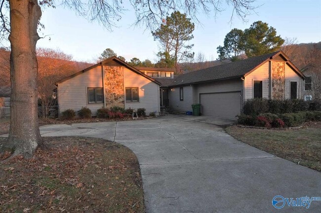 Building Photo - 9405 Hartwick Cir SE