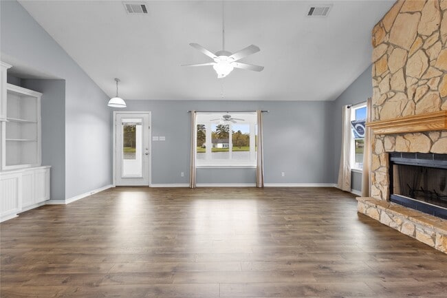 Building Photo - 140 Meadowview Dr