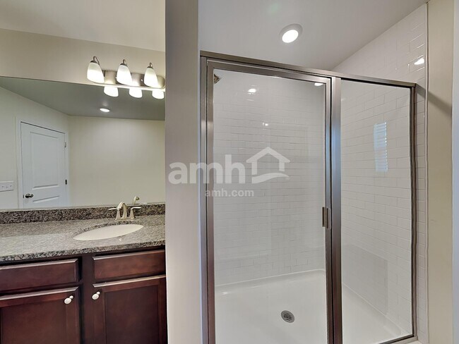 Building Photo - 2000 Bennett Dr