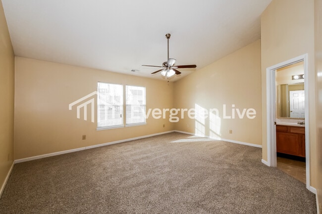 Building Photo - 3060 Hidden Pine Dr