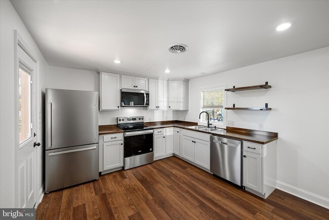 Building Photo - 117 E Monmouth St