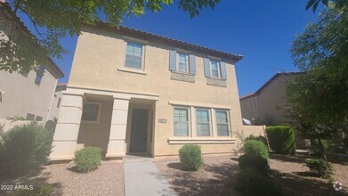 Building Photo - 4 -bedroom just steps from Community pool