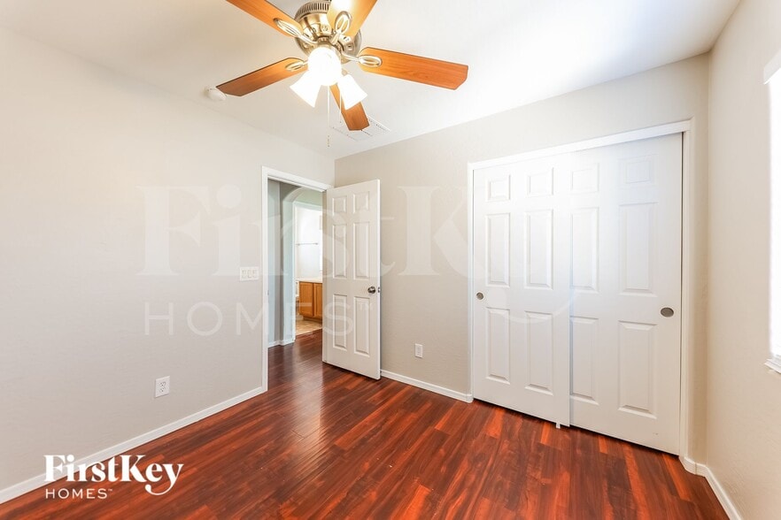 Building Photo - 4680 E Laurel Ave