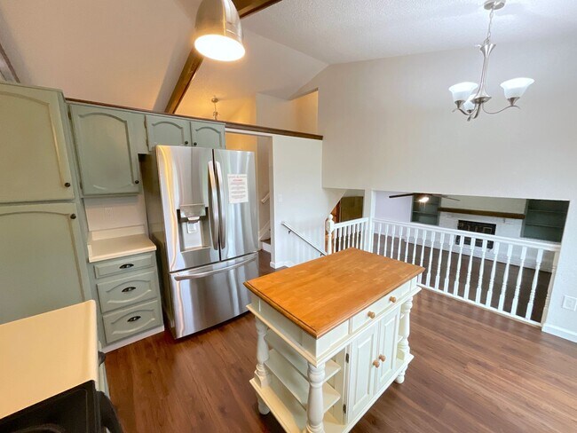 Building Photo - 3 Bedroom Home Available Near Research Pkw...