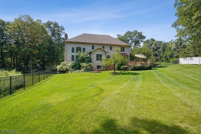 Building Photo - 22 Forest Hill Dr