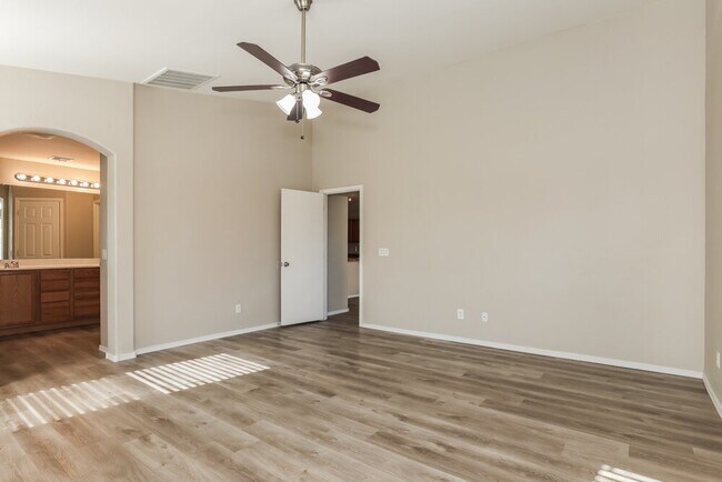 Building Photo - 32647 N Cherry Creek Rd