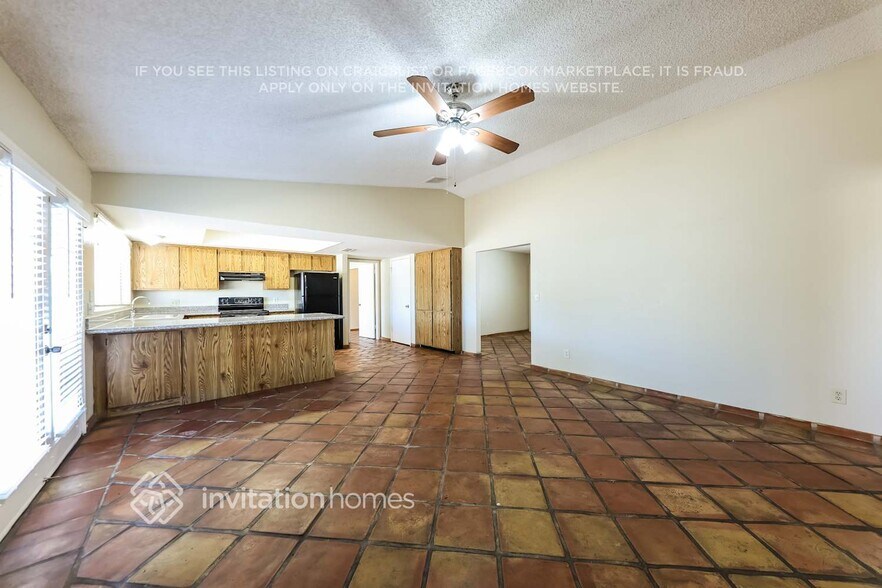 Building Photo - 11010 W Calle del Sol