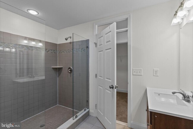 Building Photo - 402 E Fort Ave