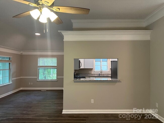 Building Photo - 1617 Sugar Hollow Dr
