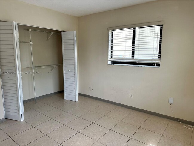 Building Photo - 5828 SW 117th Terrace