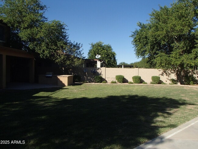 Building Photo - 9007 S 53rd Dr