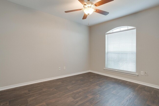 Building Photo - Great 3 Bedroom, 2 Bath, Brick Home in Great Neighborhood- White Settlement ISD- 76108