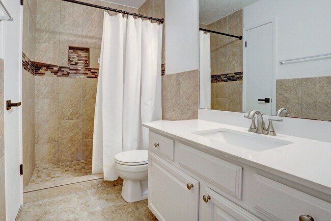 Building Photo - 17007 Hickok Dr