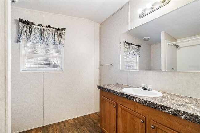 Building Photo - 419 N Chestnut Rd