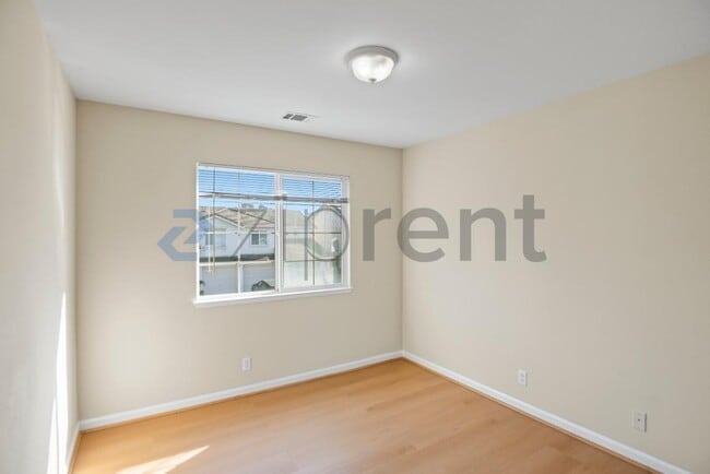 Building Photo - 709 Buriat St