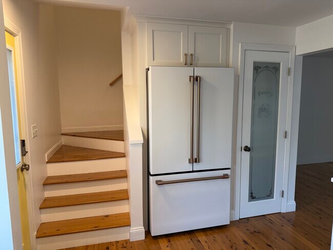 Building Photo - 25 Lawrence St