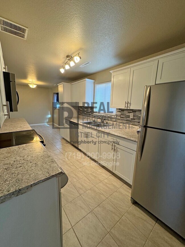 Building Photo - 3011 Aster St