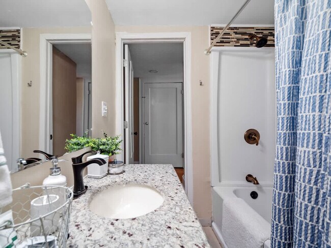 Building Photo - 3222 West Blvd