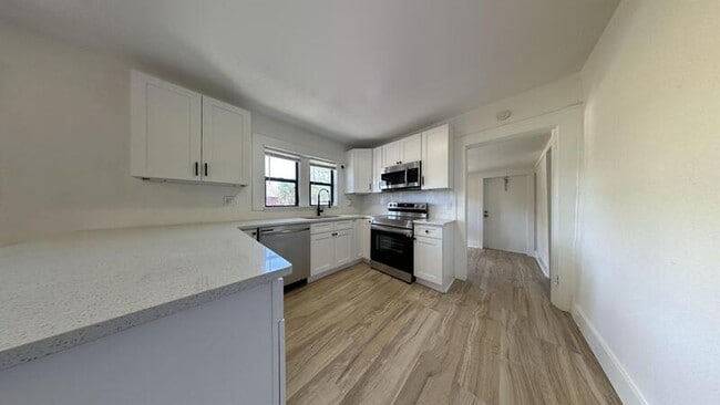 Building Photo - 1426 40th St S
