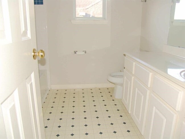 Building Photo - 3127 Edgewood Dr