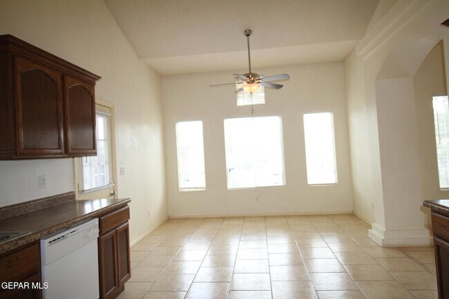 Building Photo - 456 Passmore Rd