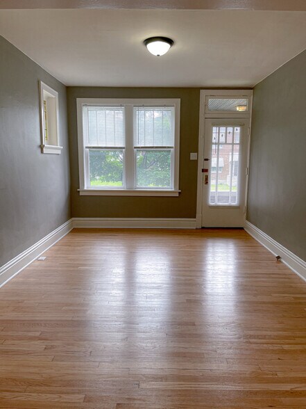 Building Photo - 4994 Mardel Ave