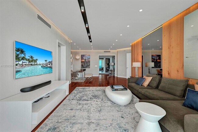 Building Photo - 16051 Collins Ave