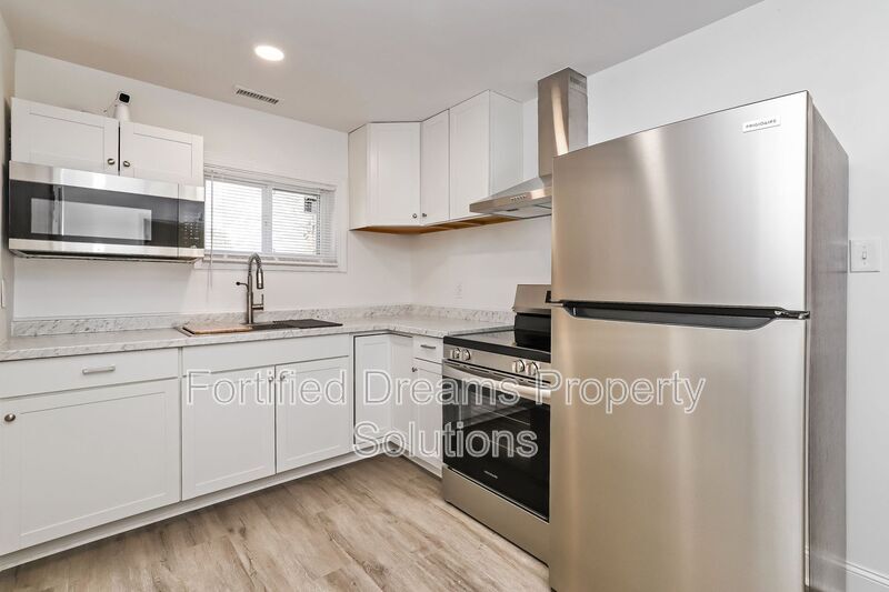 Building Photo - 235 S English St