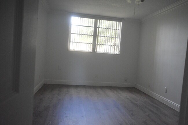 Building Photo - 6091 NW 61st Ave
