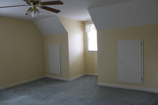 Building Photo - 916 Dorset Way
