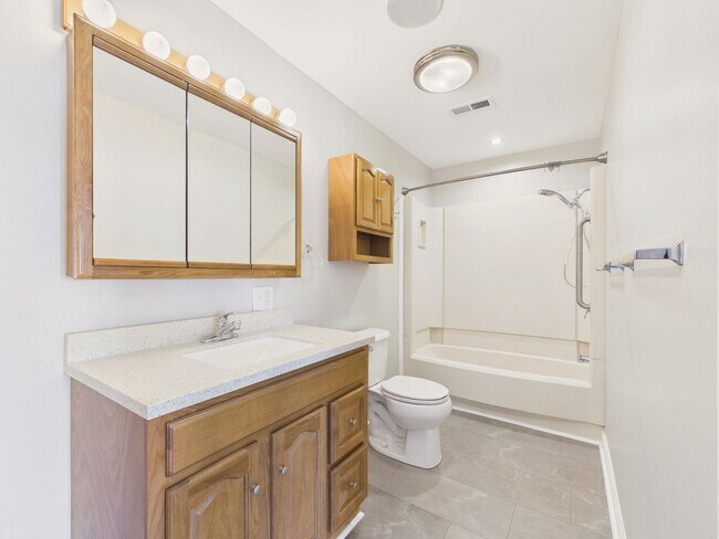 Building Photo - 1017 N Front St