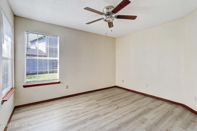 Building Photo - 12015 Cobblewood Ln N