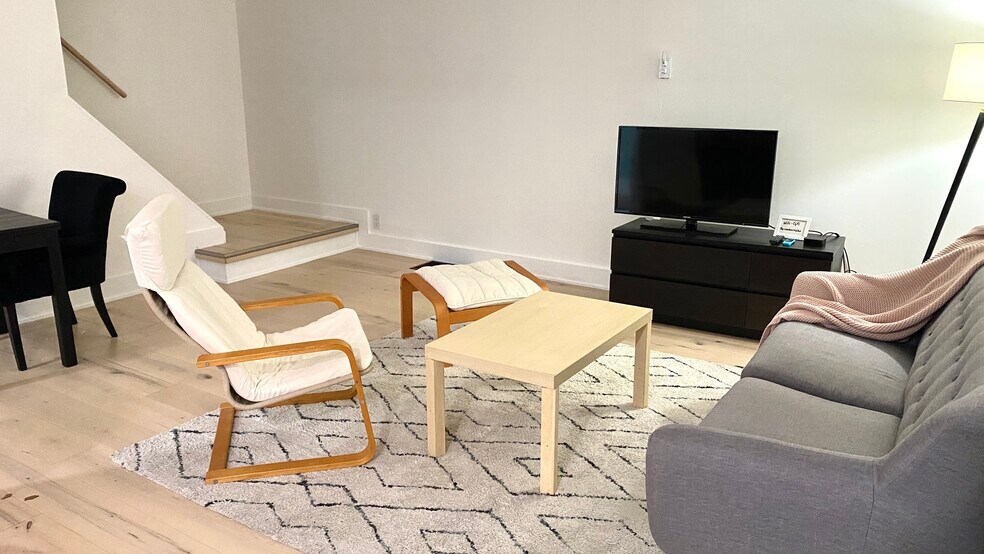 Building Photo - 411 10th Ave