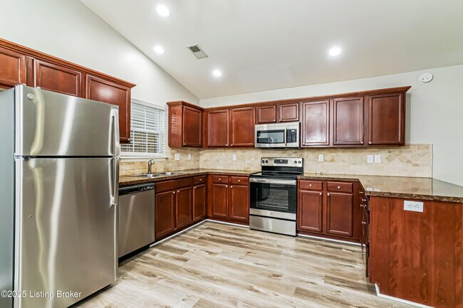 Building Photo - 9216 River Trail Dr
