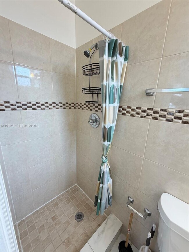 Building Photo - 912 NW 9th Ave