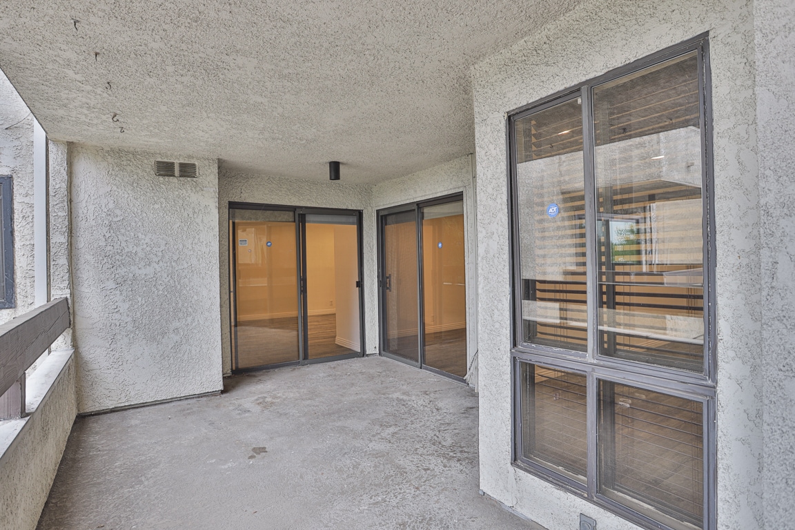 Building Photo - 222 N Rose St