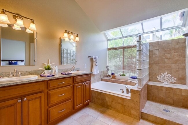 Building Photo - Beautiful 4 Bedroom 2.5 Bath Home in Tierr...