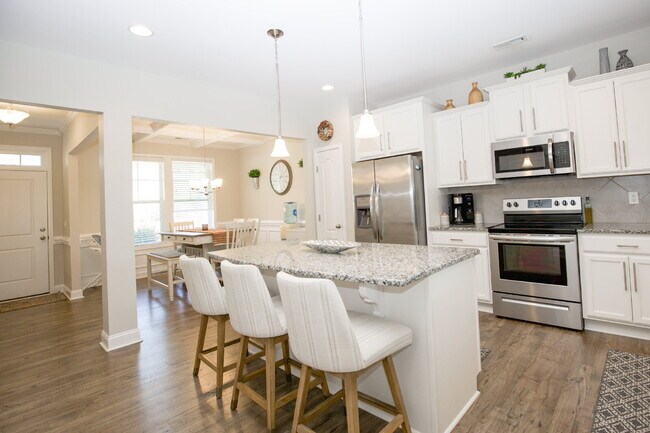 Building Photo - "Spacious 4-Bedroom Home with 2.5 Baths in...