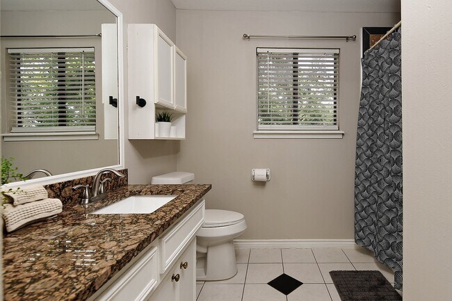 Building Photo - 103 N Deerfoot Cir