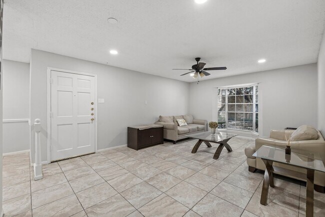 Building Photo - 7900 Westheimer Rd