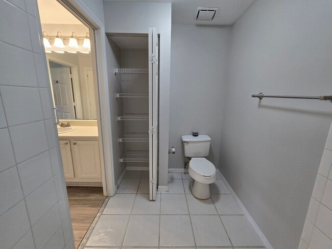 Building Photo - Luxury 1BR/1BA Condo with Fabulous Views i...