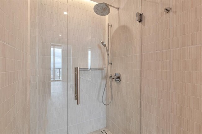 Building Photo - 610 Davis St