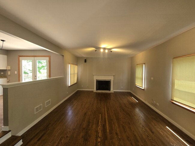 Building Photo - 1565 Old Barn Cir