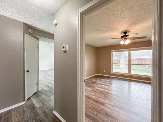 Building Photo - 2903 Auburn Dr
