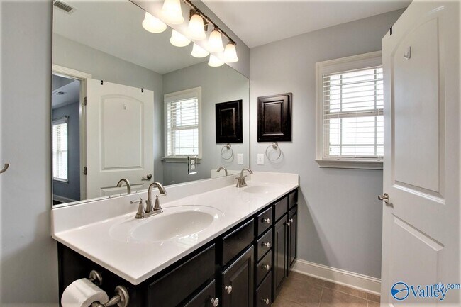 Building Photo - 24603 Rolling Vista Dr