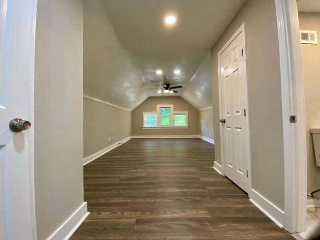 Building Photo - Beautifully Updated 4 Bed 2 Bath Home!