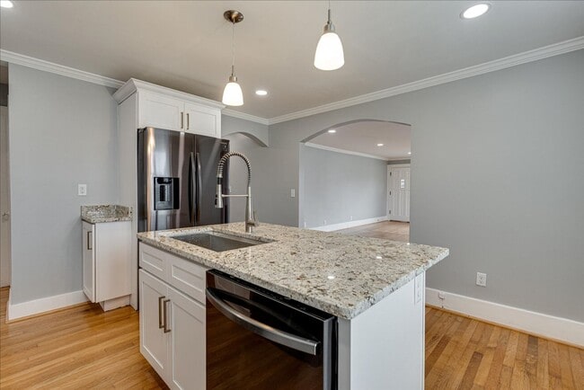 Building Photo - 3 bedroom home in Red Bank!