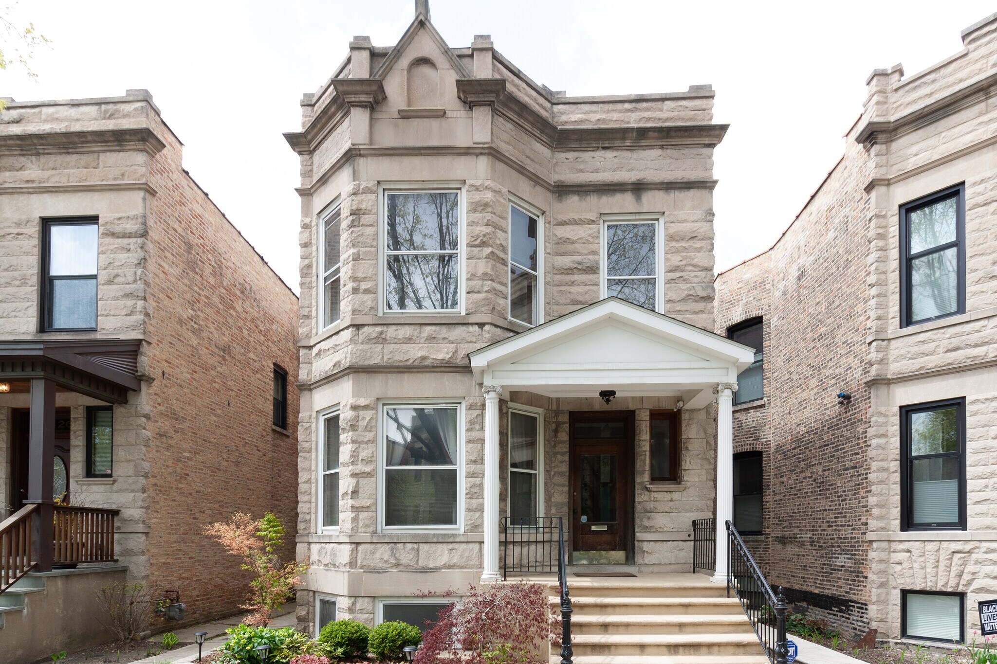 Building Photo - 2430 N Mozart St