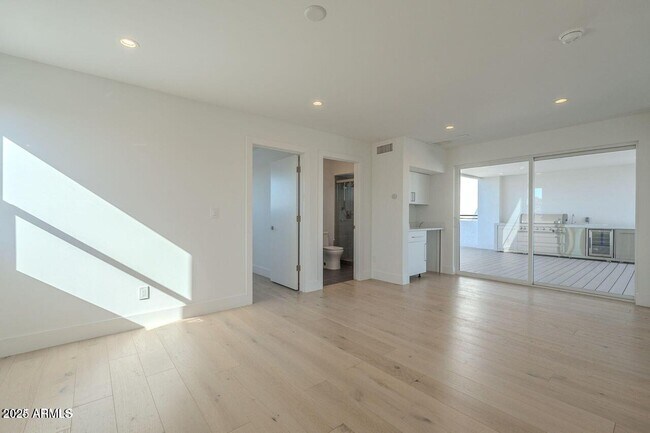 Building Photo - 2130 E Turney Ave