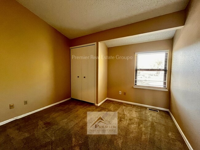 Building Photo - 918 London Green Way